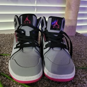 Nike air Jordans 8 1/2 womens grey w/ pink